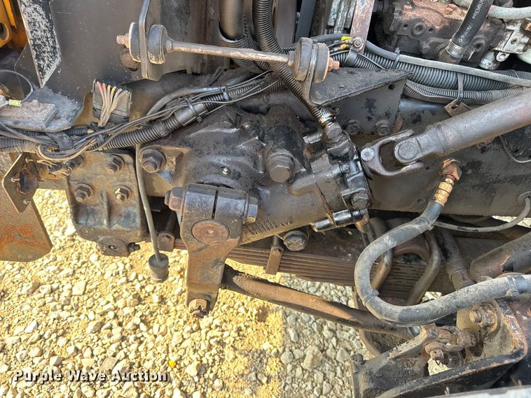 image for item DW6624 2002 International 4900 dump flatbed truck