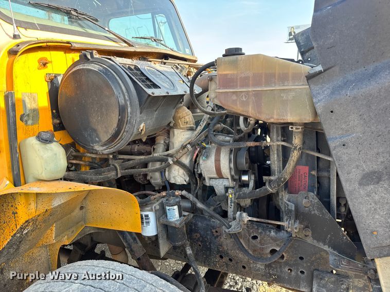 image for item DW6624 2002 International 4900 dump flatbed truck