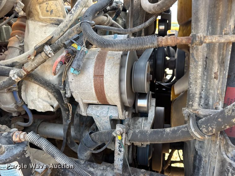 image for item DW6624 2002 International 4900 dump flatbed truck