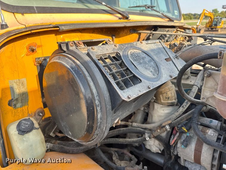 image for item DW6624 2002 International 4900 dump flatbed truck