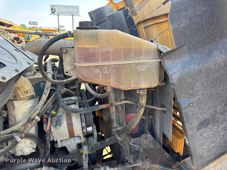 image for item DW6624 2002 International 4900 dump flatbed truck