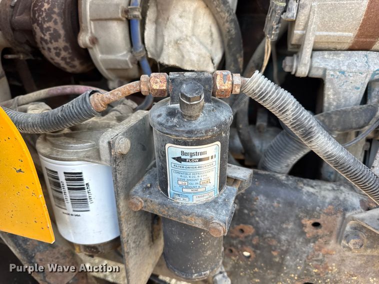 image for item DW6624 2002 International 4900 dump flatbed truck