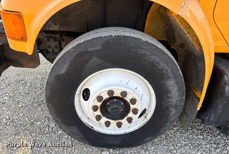 image for item DW6624 2002 International 4900 dump flatbed truck