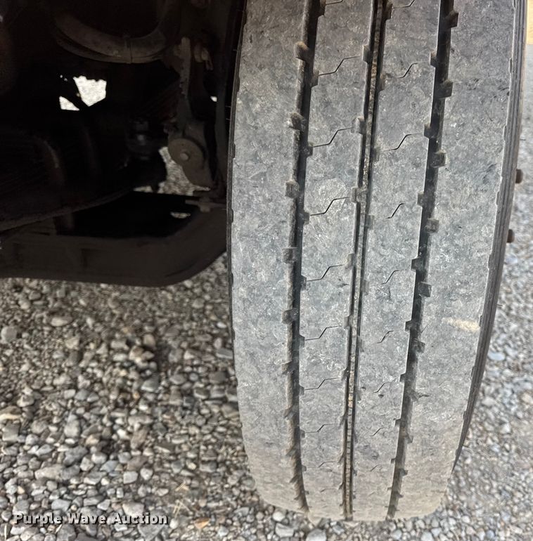 image for item DW6624 2002 International 4900 dump flatbed truck