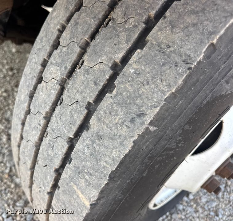 image for item DW6624 2002 International 4900 dump flatbed truck