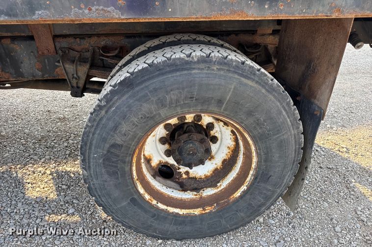 image for item DW6624 2002 International 4900 dump flatbed truck