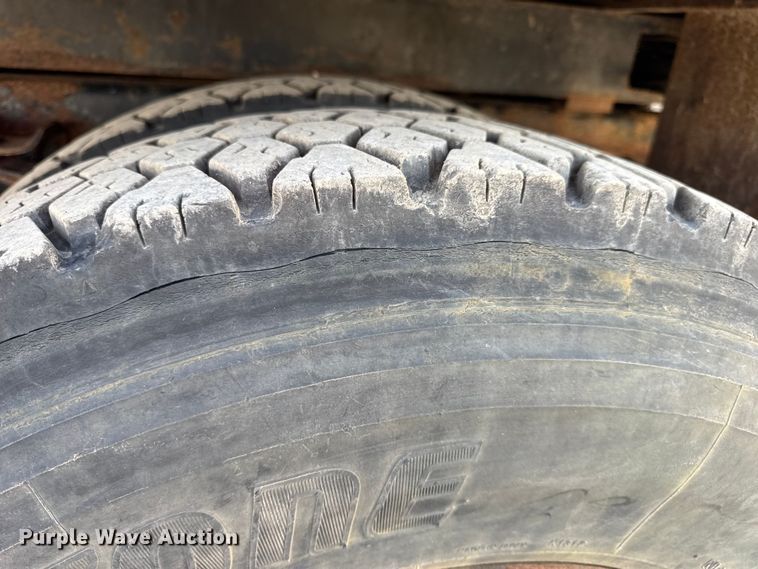 image for item DW6624 2002 International 4900 dump flatbed truck