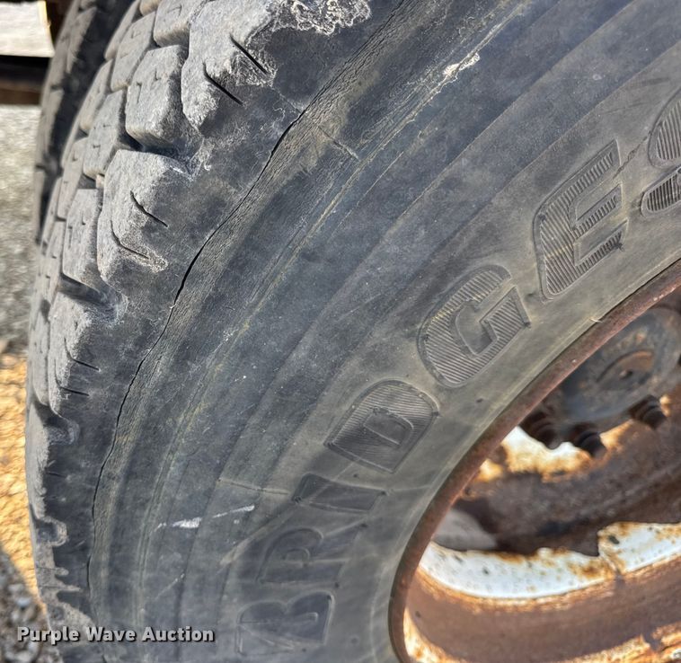 image for item DW6624 2002 International 4900 dump flatbed truck