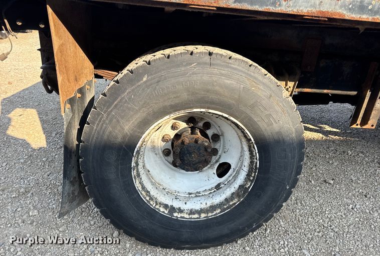 image for item DW6624 2002 International 4900 dump flatbed truck