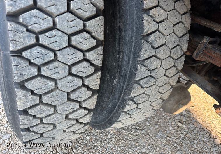 image for item DW6624 2002 International 4900 dump flatbed truck