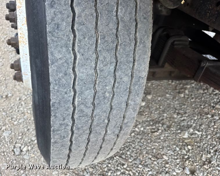 image for item DW6624 2002 International 4900 dump flatbed truck