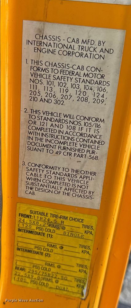 image for item DW6624 2002 International 4900 dump flatbed truck