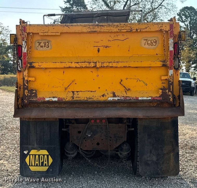 image for item DW6625 2005 International 7400 dump truck