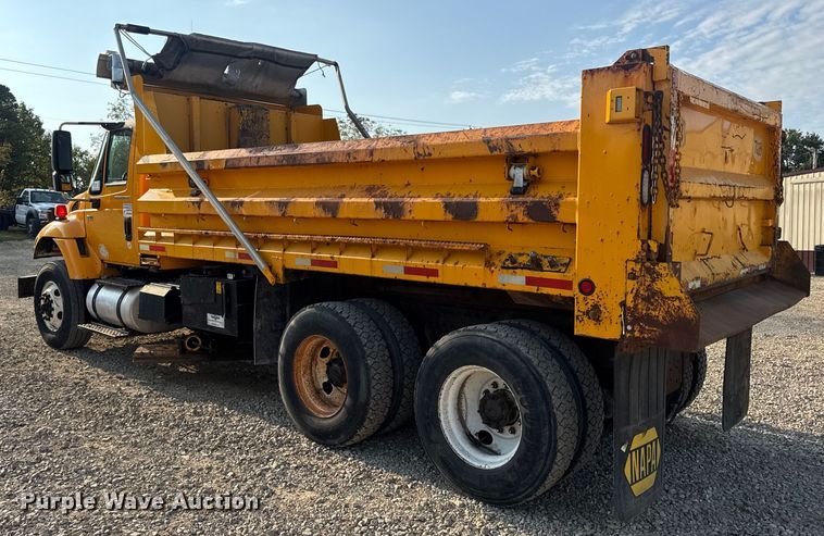 image for item DW6625 2005 International 7400 dump truck