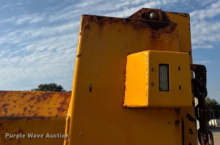 image for item DW6625 2005 International 7400 dump truck