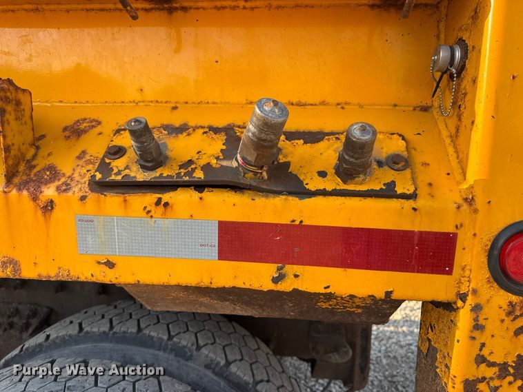 image for item DW6625 2005 International 7400 dump truck