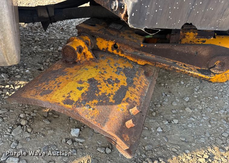 image for item DW6625 2005 International 7400 dump truck