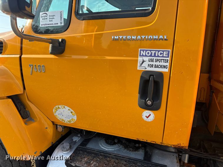image for item DW6625 2005 International 7400 dump truck