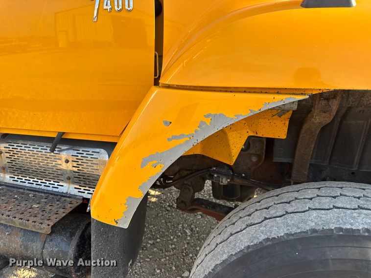 image for item DW6625 2005 International 7400 dump truck