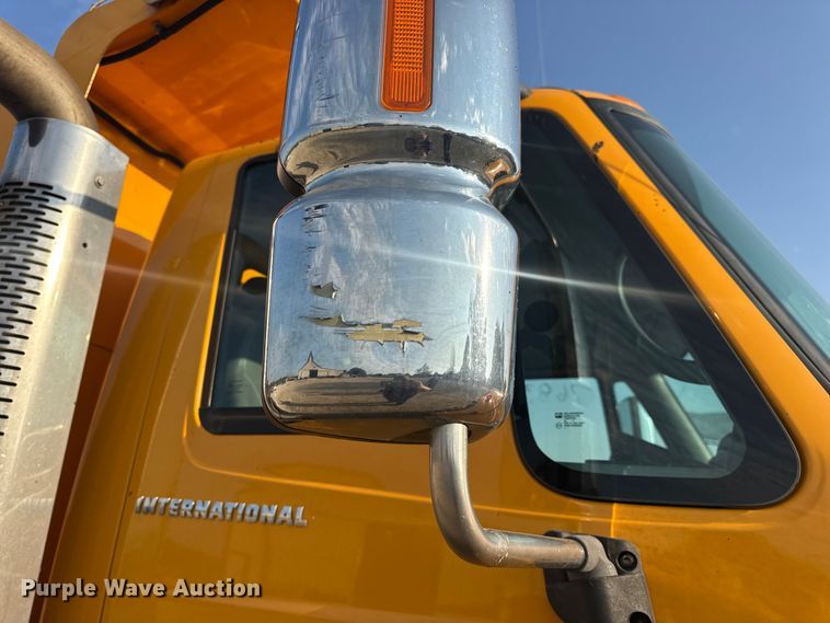 image for item DW6625 2005 International 7400 dump truck