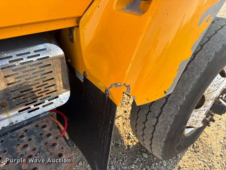 image for item DW6625 2005 International 7400 dump truck