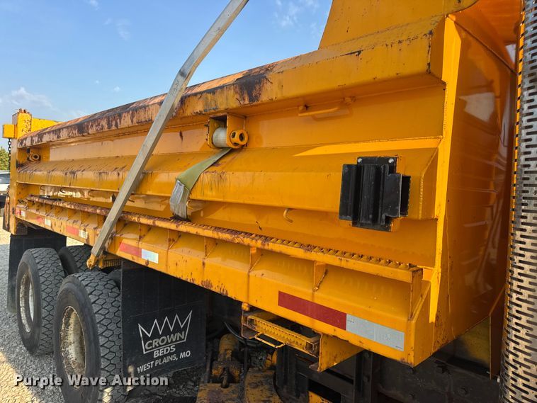 image for item DW6625 2005 International 7400 dump truck