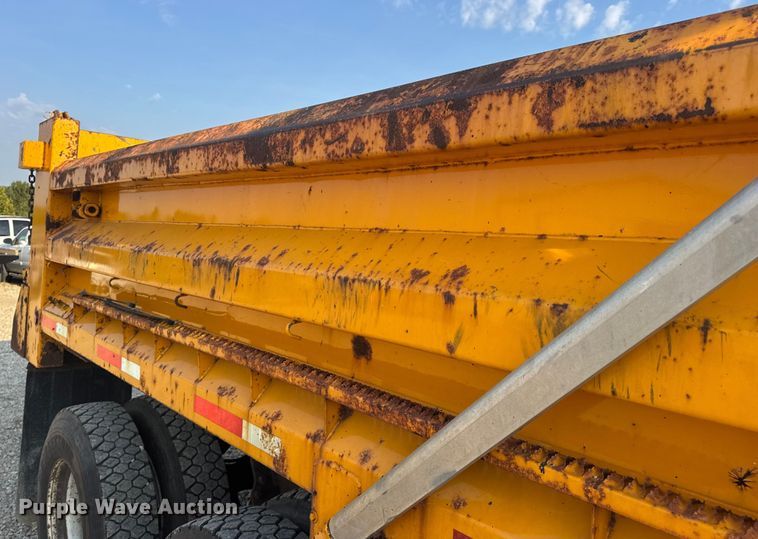 image for item DW6625 2005 International 7400 dump truck