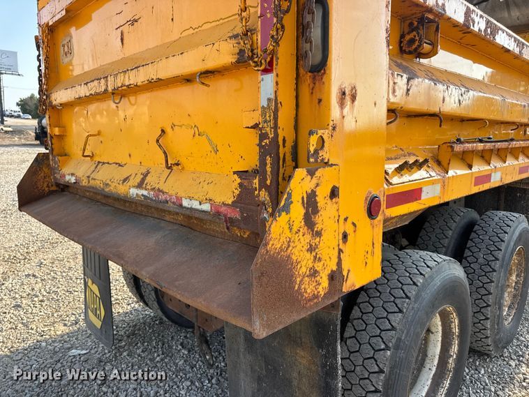 image for item DW6625 2005 International 7400 dump truck
