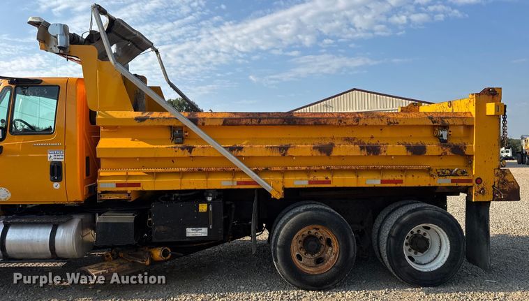 image for item DW6625 2005 International 7400 dump truck