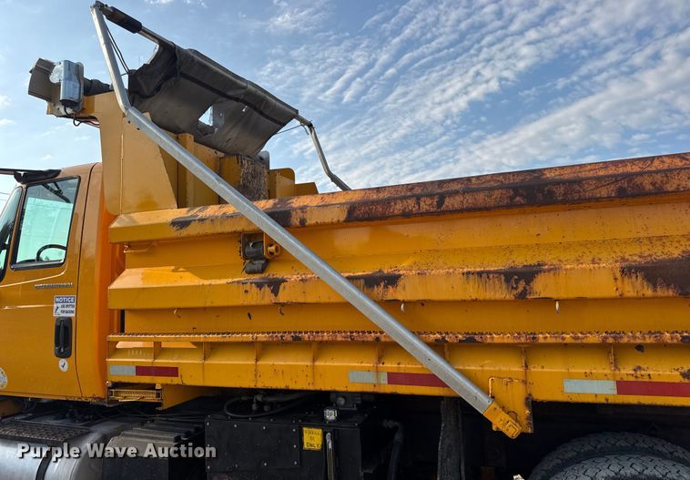 image for item DW6625 2005 International 7400 dump truck