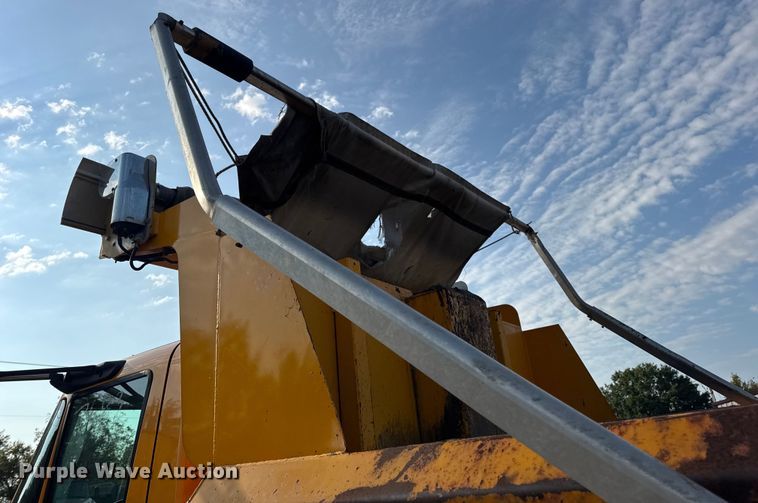 image for item DW6625 2005 International 7400 dump truck