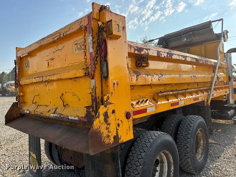 image for item DW6625 2005 International 7400 dump truck