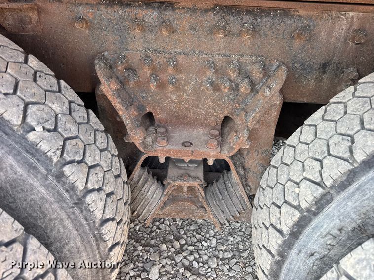 image for item DW6625 2005 International 7400 dump truck