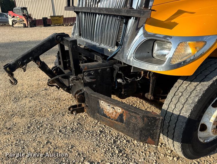 image for item DW6625 2005 International 7400 dump truck