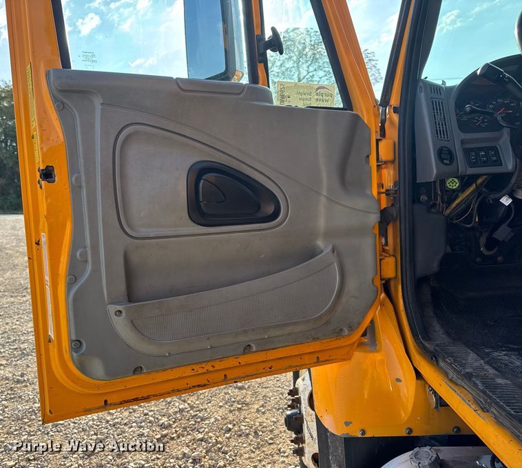 image for item DW6625 2005 International 7400 dump truck