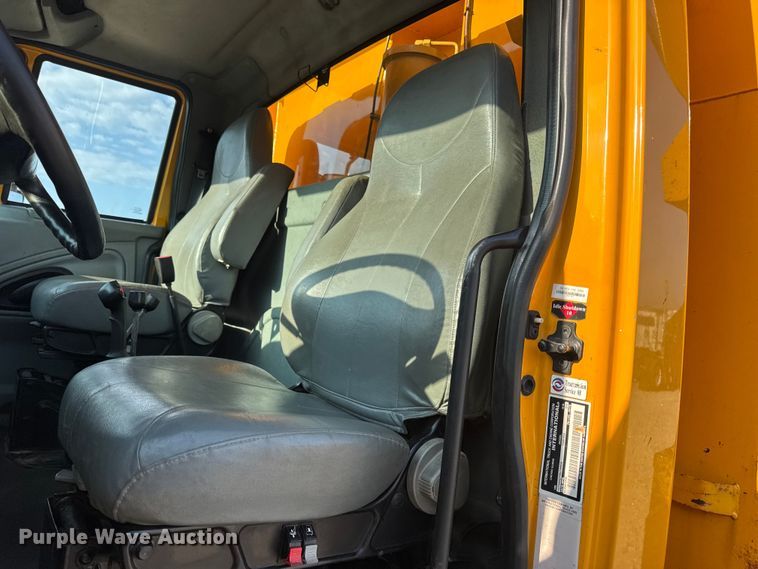 image for item DW6625 2005 International 7400 dump truck