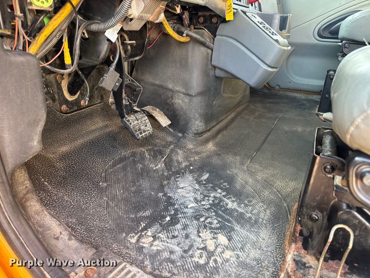 image for item DW6625 2005 International 7400 dump truck