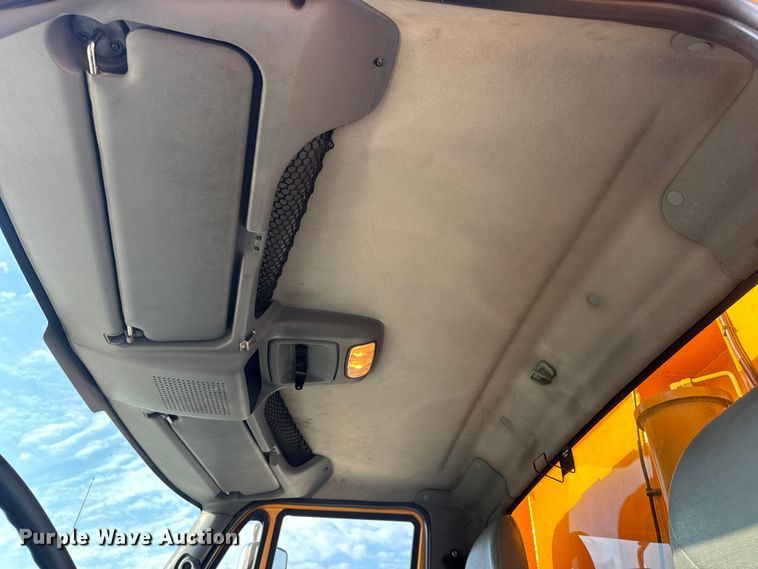 image for item DW6625 2005 International 7400 dump truck