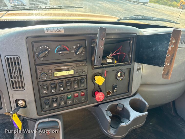 image for item DW6625 2005 International 7400 dump truck