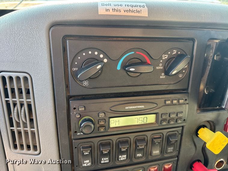 image for item DW6625 2005 International 7400 dump truck