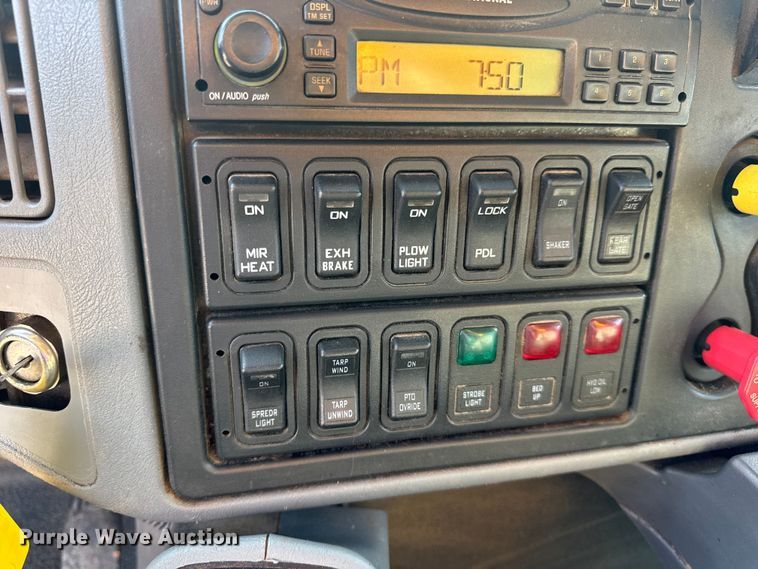 image for item DW6625 2005 International 7400 dump truck