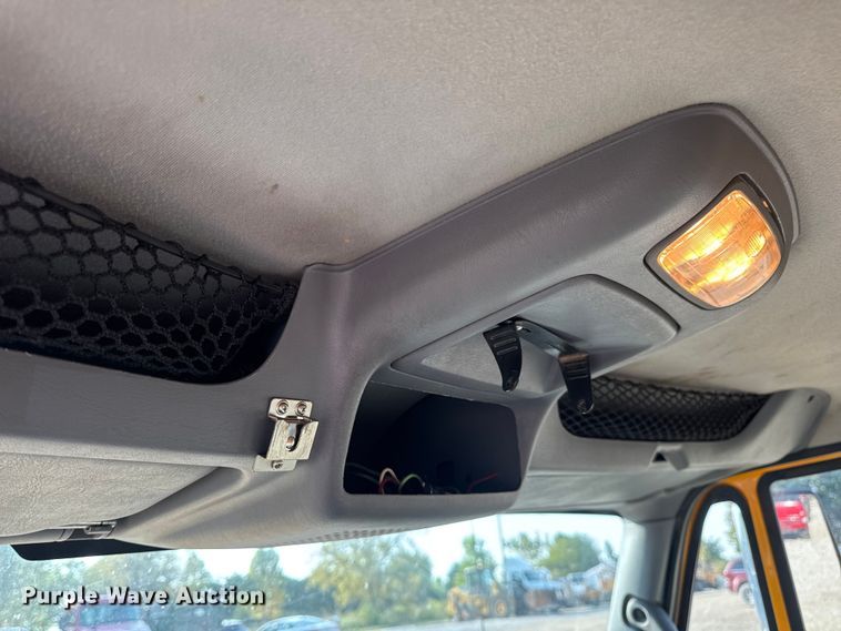 image for item DW6625 2005 International 7400 dump truck