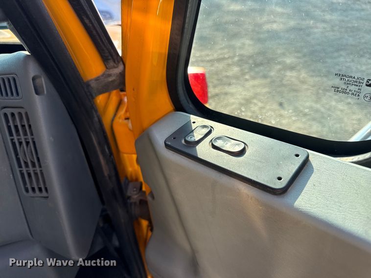 image for item DW6625 2005 International 7400 dump truck