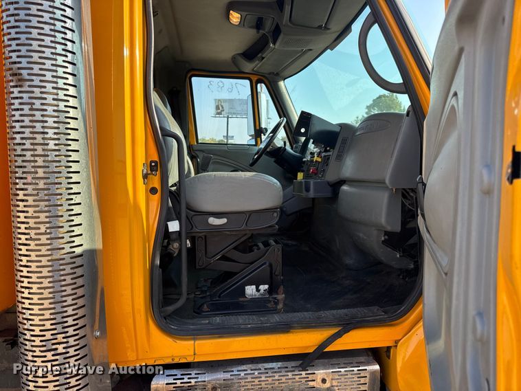 image for item DW6625 2005 International 7400 dump truck