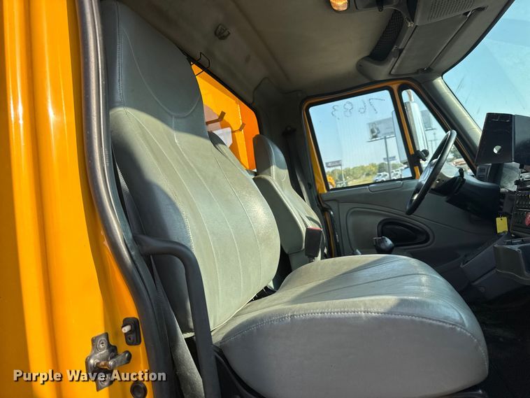 image for item DW6625 2005 International 7400 dump truck