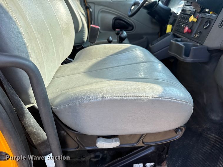 image for item DW6625 2005 International 7400 dump truck