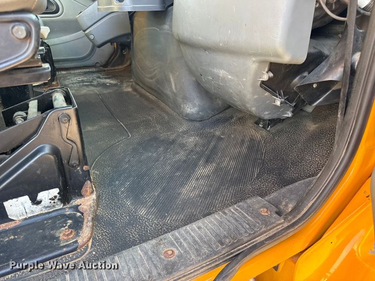 image for item DW6625 2005 International 7400 dump truck