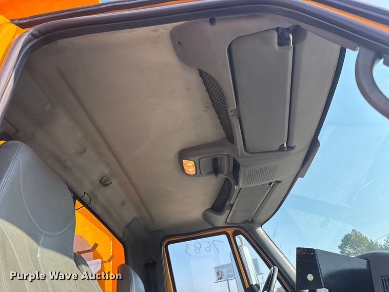 image for item DW6625 2005 International 7400 dump truck