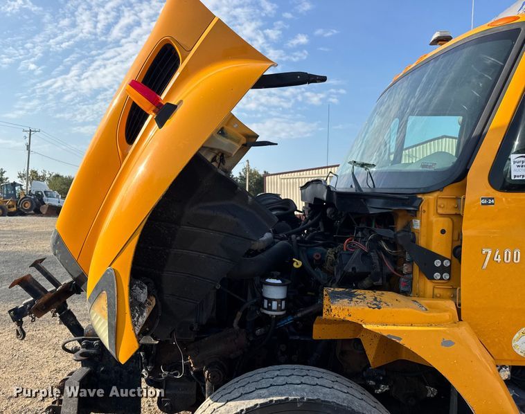 image for item DW6625 2005 International 7400 dump truck