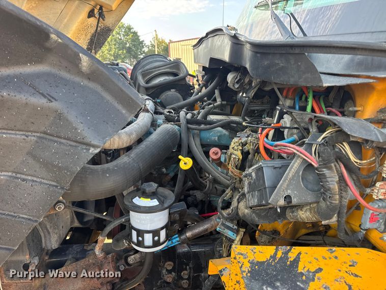 image for item DW6625 2005 International 7400 dump truck